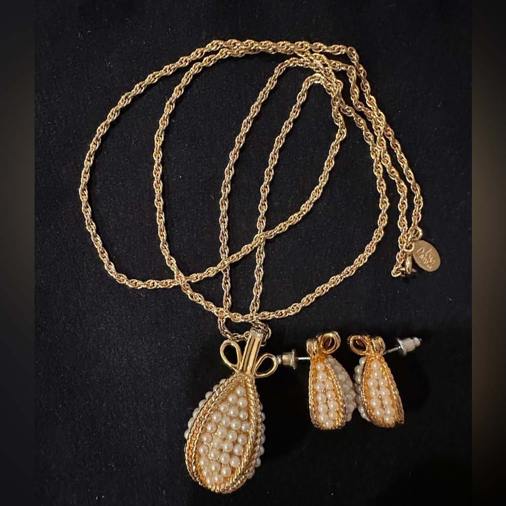 Joan Rivers Vintage Golden Egg Faux Pearl Necklace Earring Set